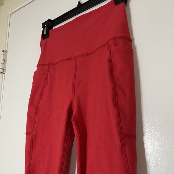 Beyond Yoga red cropped high rise leggings size medium - Picture 6 of 6